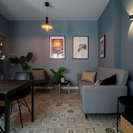 Chic Black & White 2Br Retreat On Dambovitei Boekarest Buitenkant foto