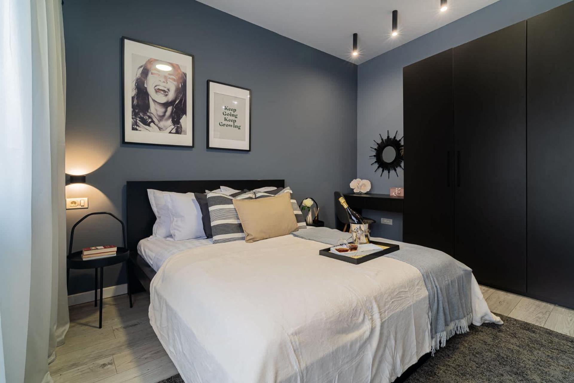 Chic Black & White 2Br Retreat On Dambovitei Boekarest Buitenkant foto
